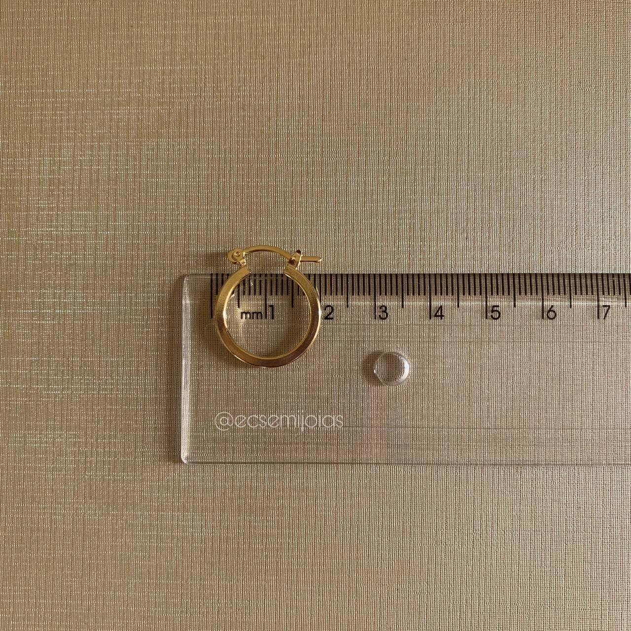 Argola com tranqueta 2m de diâmetro 2mm de espessura- banhado a ouro 18k