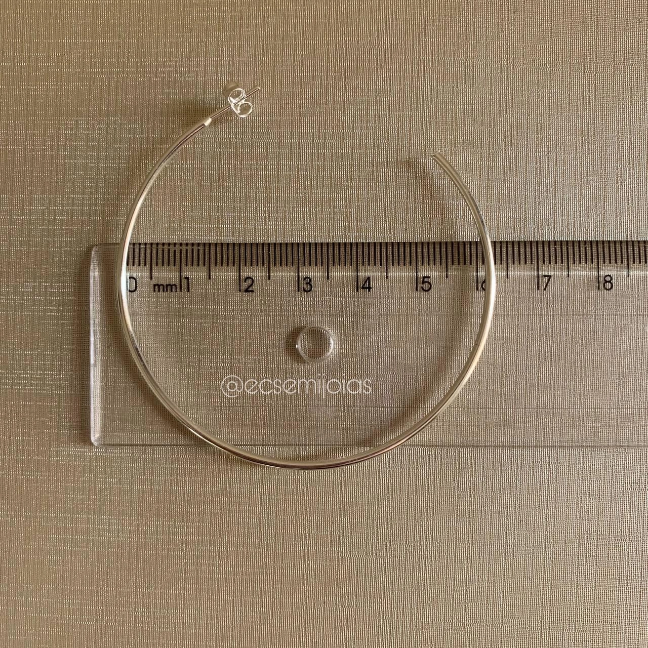 Meia argola lisa 6cm de diâmetro 1,5 mm de espessura - banhado a prata 925