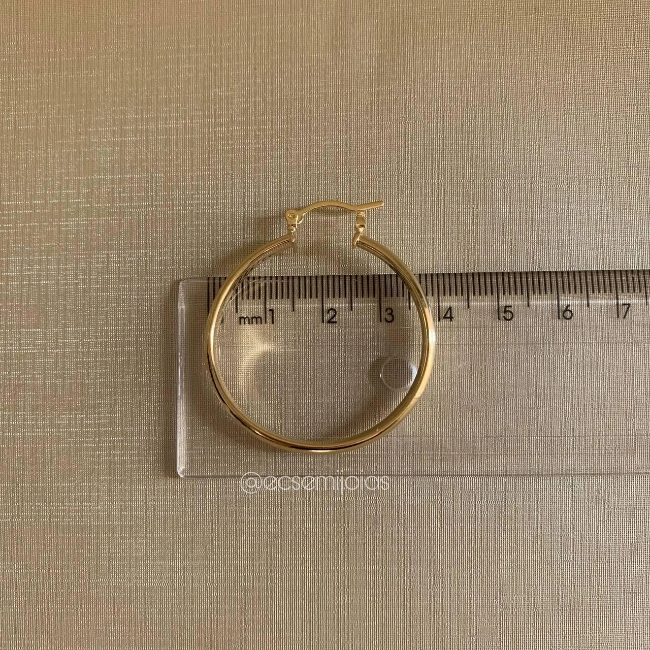 Argola com tranqueta 3,5 cm de diâmetro- 4mm de espessura- banhado a ouro 18k