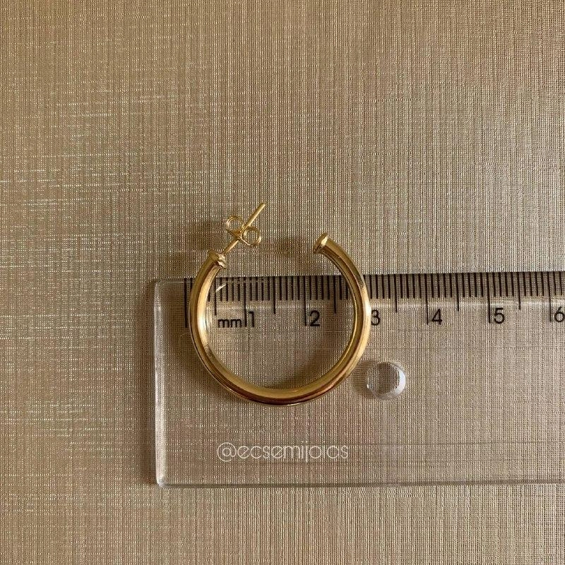 Argola tubular 3cm de diâmetro- 3mm de espessura - banhado a ouro 18k