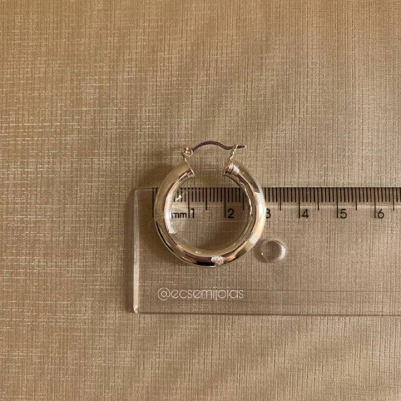 Argola tubular trabalhada com coração diamantado 3 cm de diâmetro - 5mm de espessura- banhado a prata 925