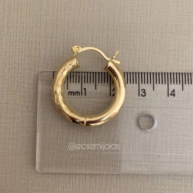 Argola tubular diamantada  2cm de diâmetro 4mm de espessura - banhado a ouro 18k