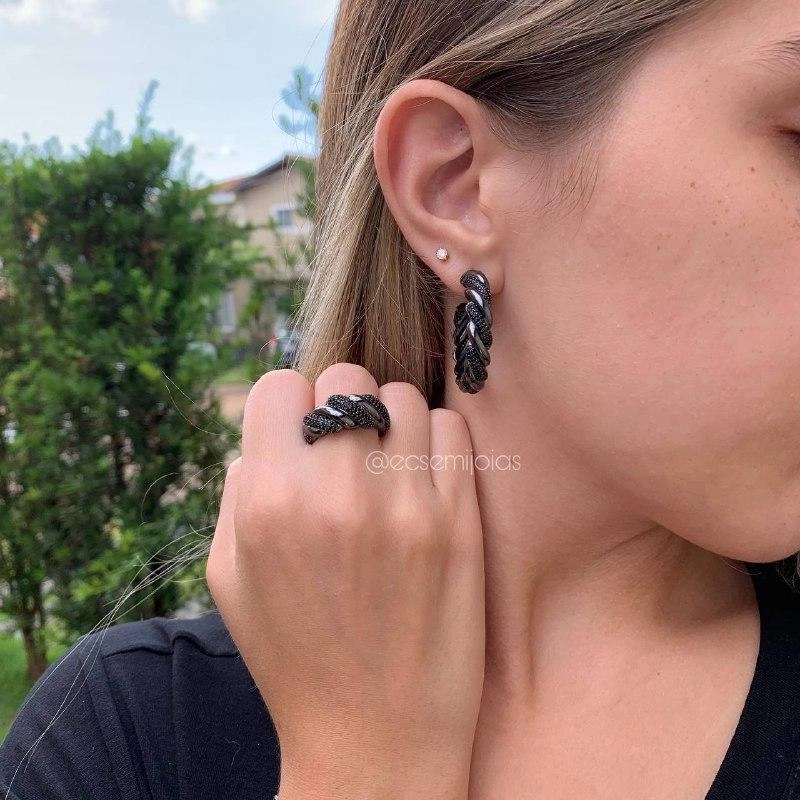 Conjunto brinco, anel e pulseira entrelaçado cravejado ròdio negro com zircônia negra