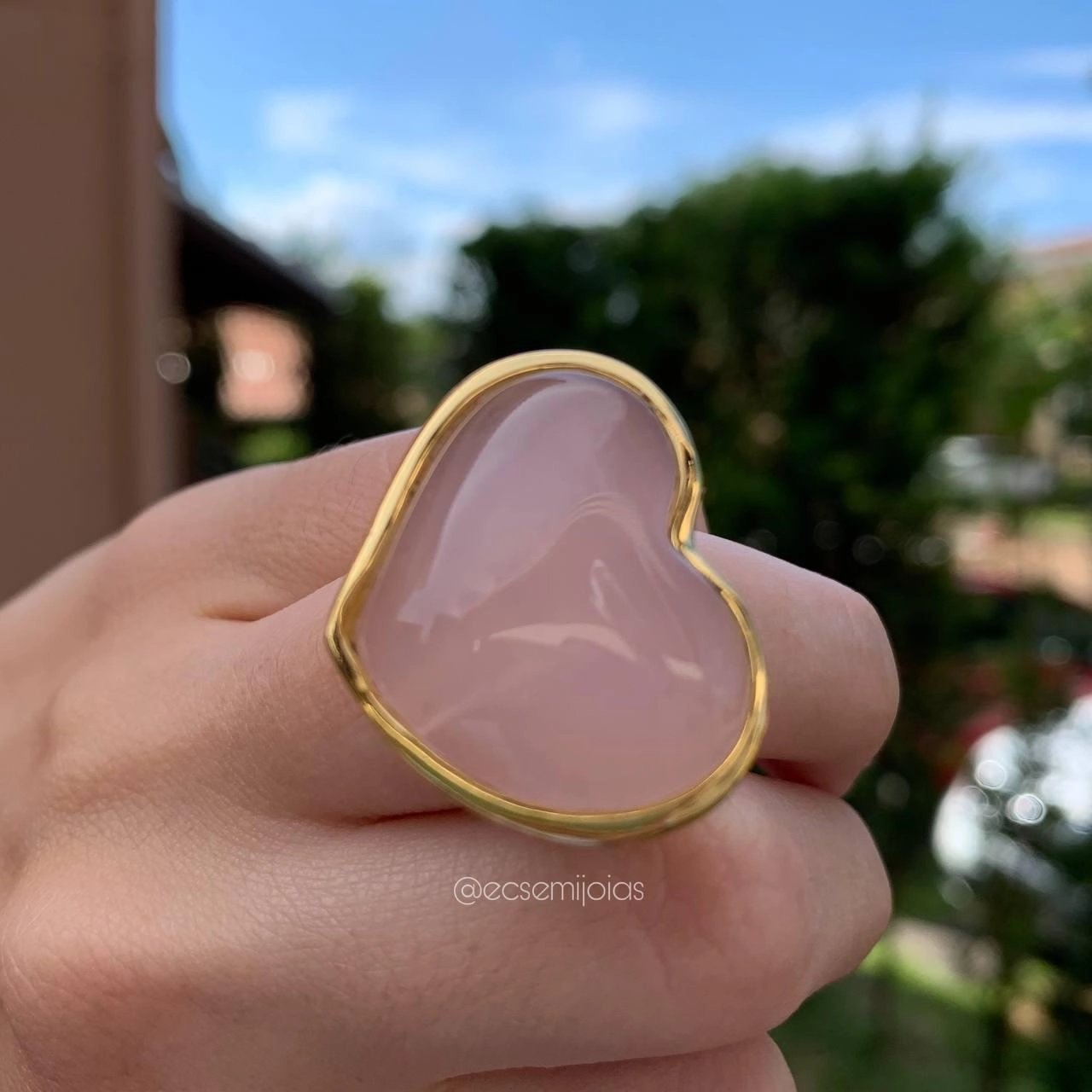 Anel coração grande de pedra natural quartzo rosa- banhado a ouro 18k