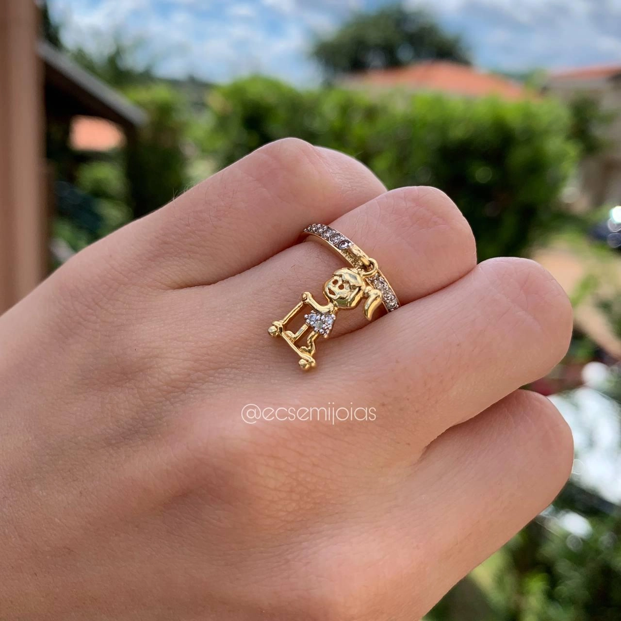 Anel criança menina cravejada de patinete- banhado a ouro 18k