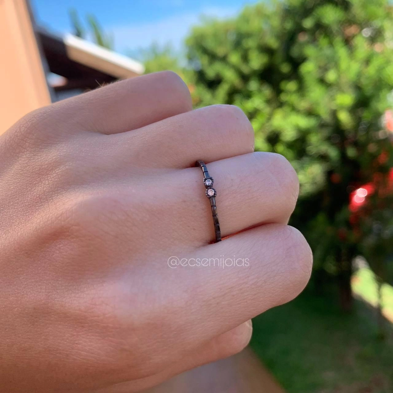 Anel fino lacinho de 2 zircônias- ródio negro