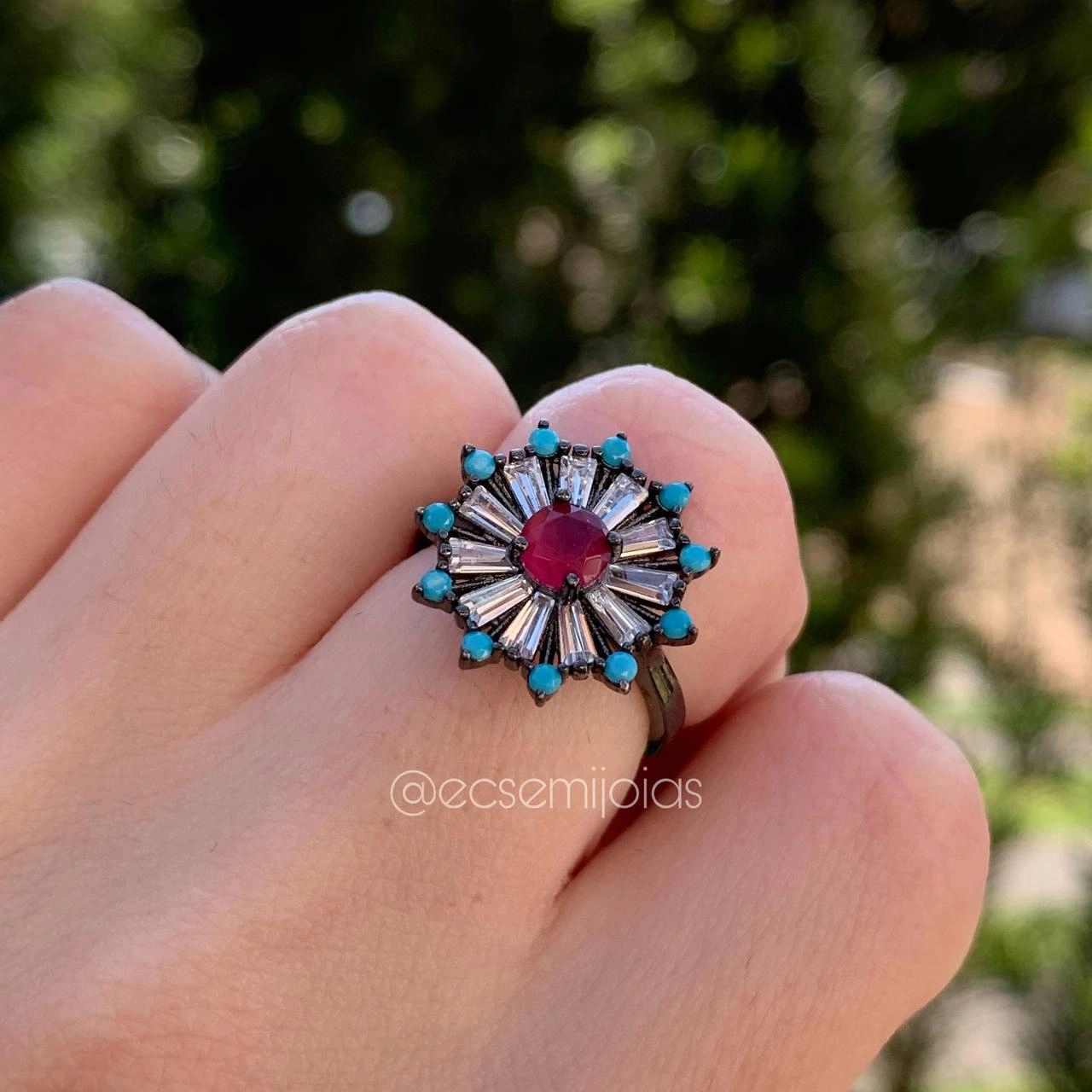 Anel flor de baguetes com pedra redonda no centro cristal SANTA PRATA