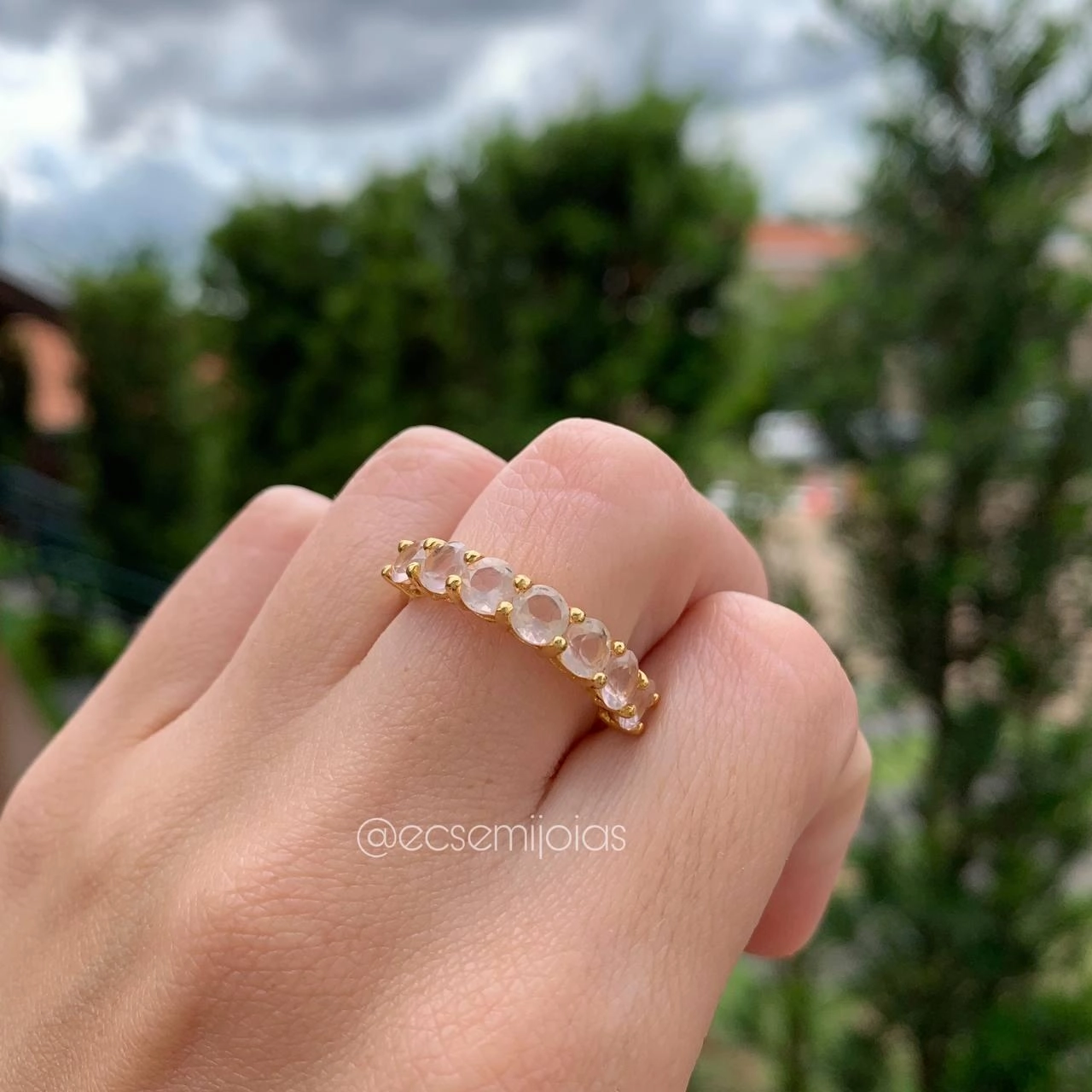 Anel quartzo rosa 7 pedras banhado a ouro 18k