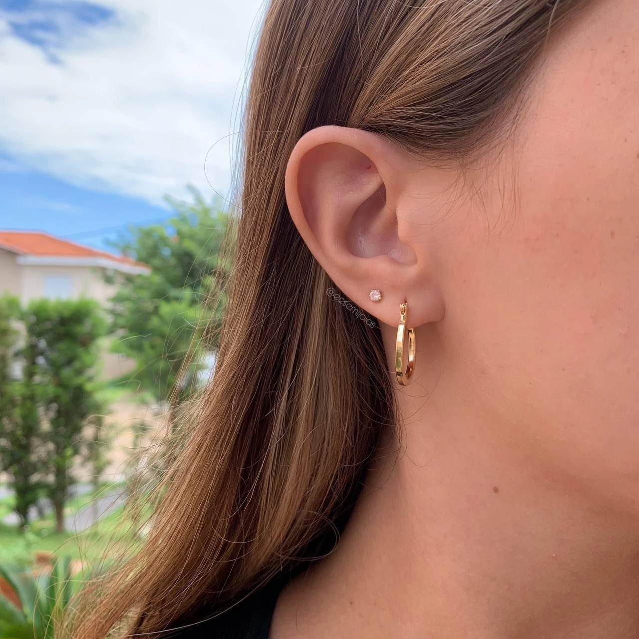 Argola com tranqueta 2m de diâmetro 2mm de espessura- banhado a ouro 18k