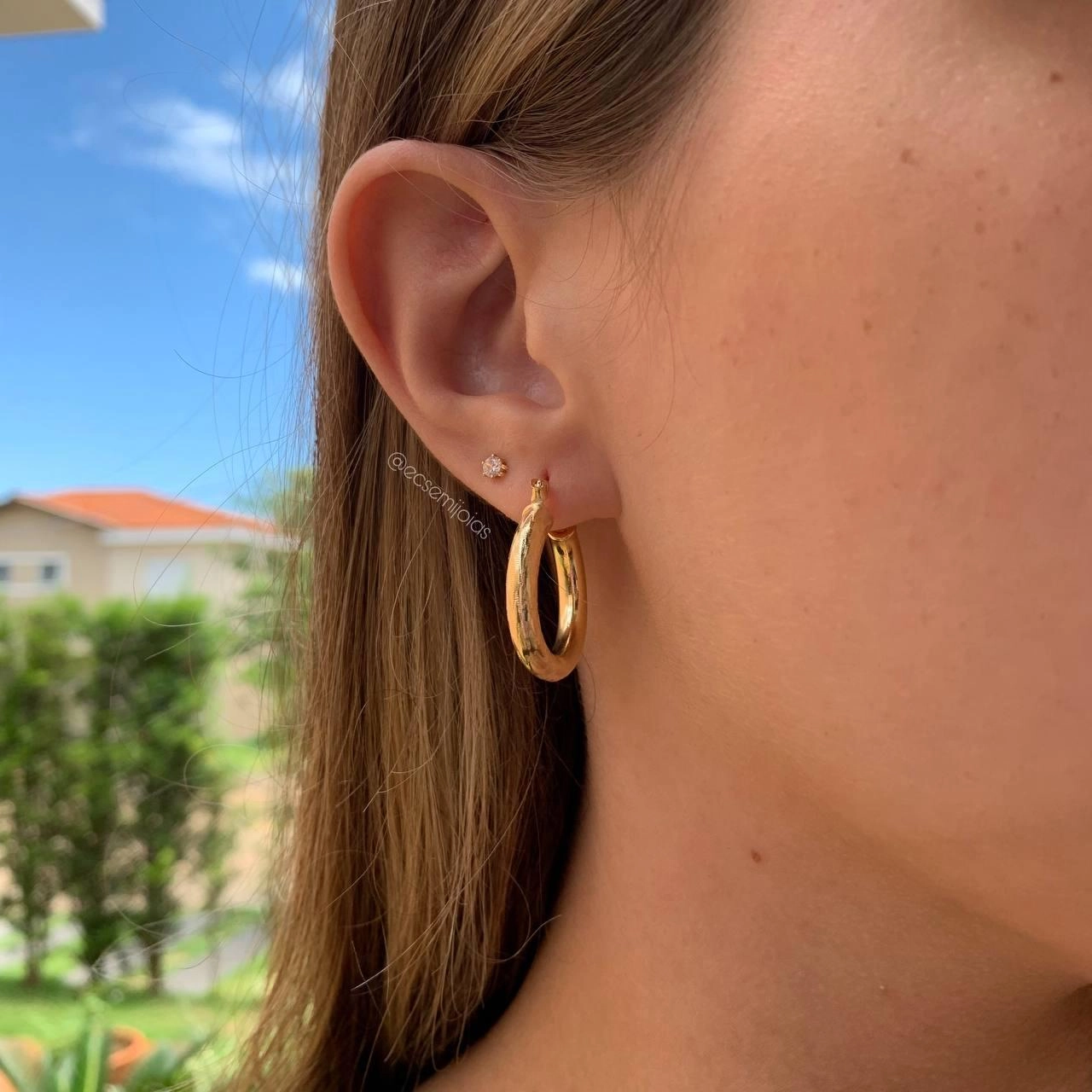 Argola tubular diamantada  2cm de diâmetro 4mm de espessura - banhado a ouro 18k