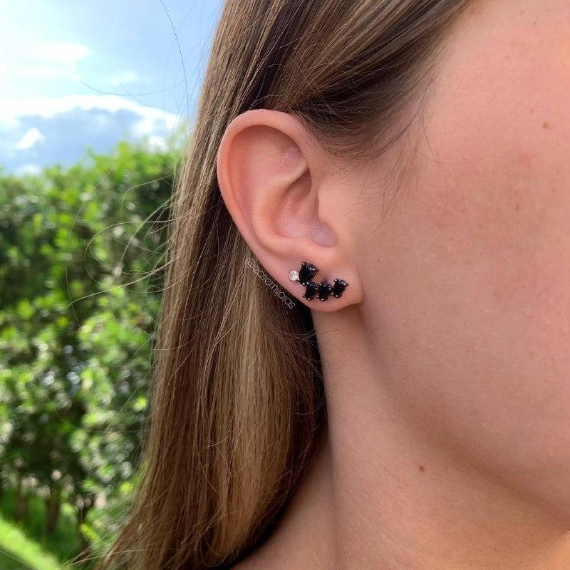 Brinco ear cuff pequeno com 4 gotas - banhado a ródio negro