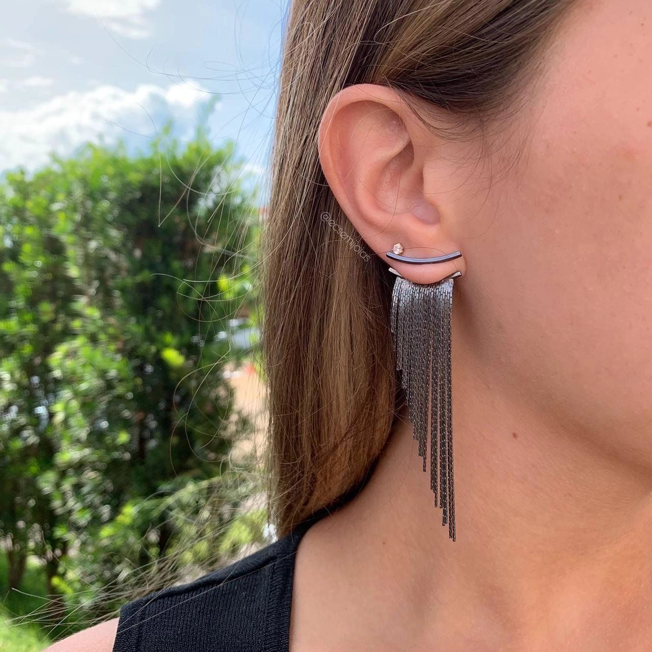 Brinco Ear Jacket de franja- banhado a ródio negro