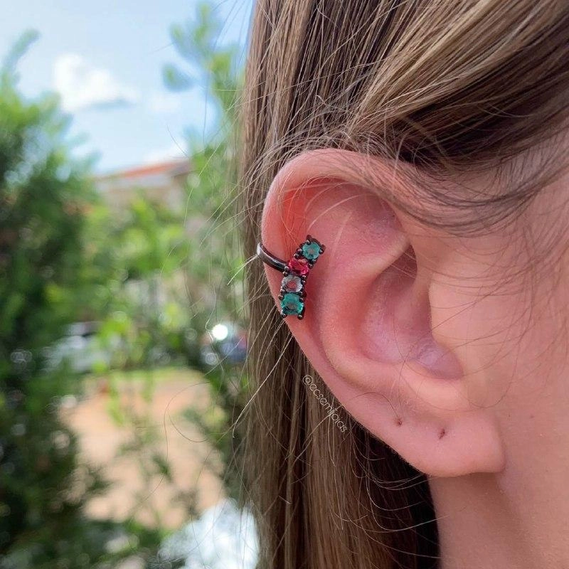 Brinco piercing falso com 4 zircônias redondas coloridas pequenas - banhado a ródio negro