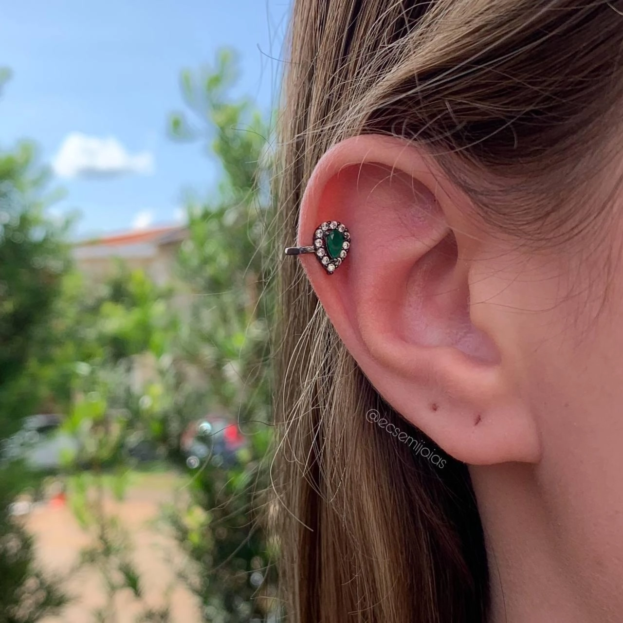 Brinco piercing falso gota cravejada- banhada a ródio negro