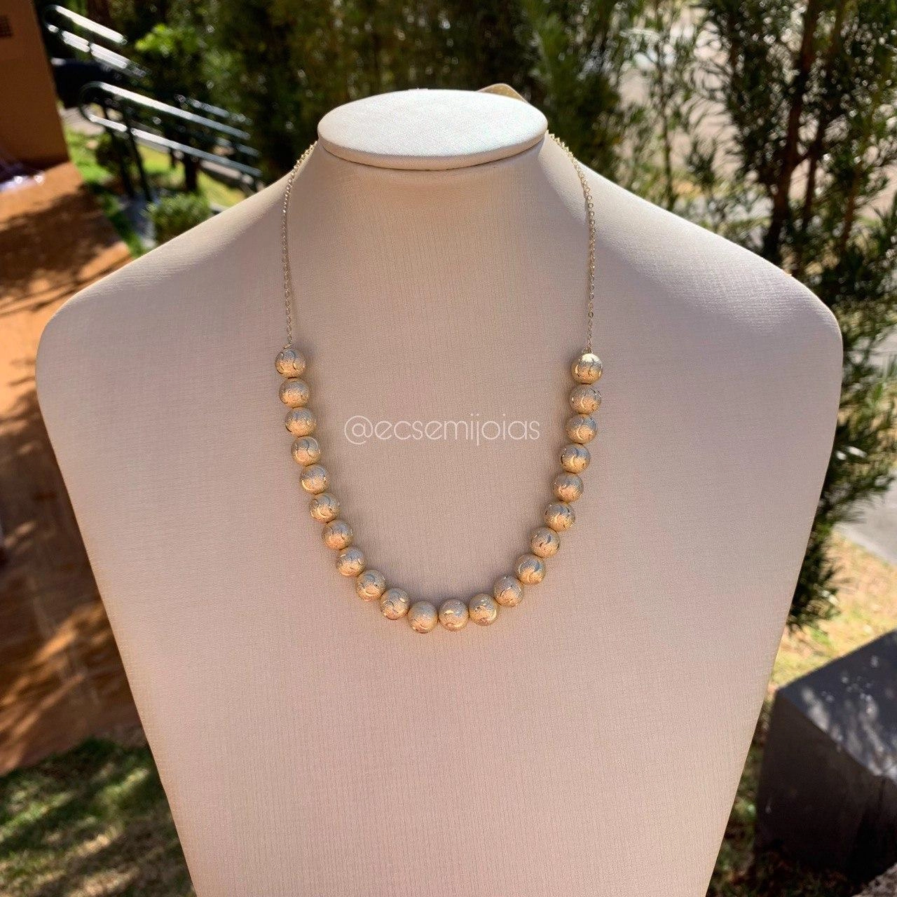 Colar bolas diamantadas- banhado a ouro 18k