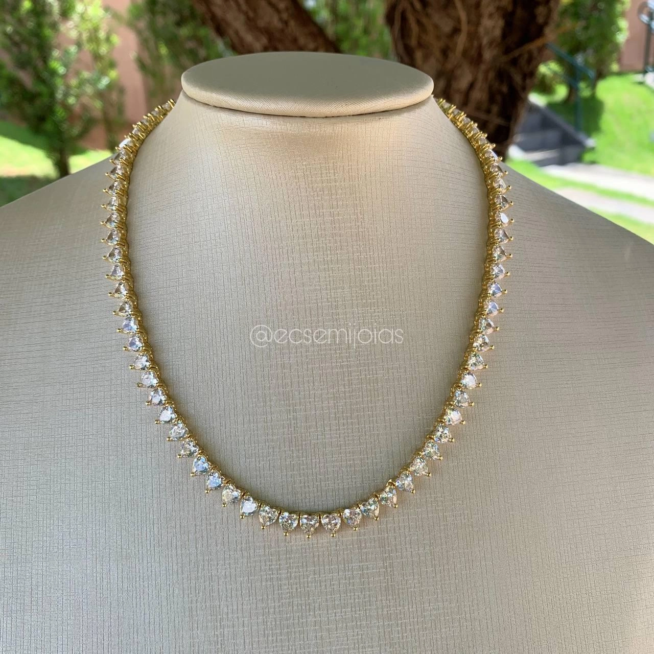 Colar choker riviera de corações - 40 cm - banhado a ouro 18k