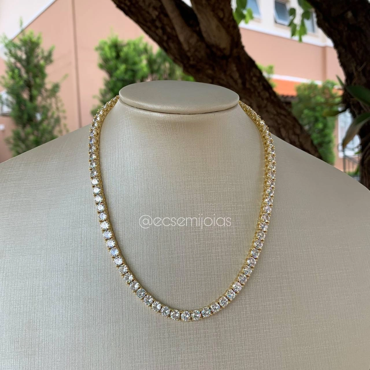 Colar cravejado com pedras redondas banhado a ouro 18k- 40cm