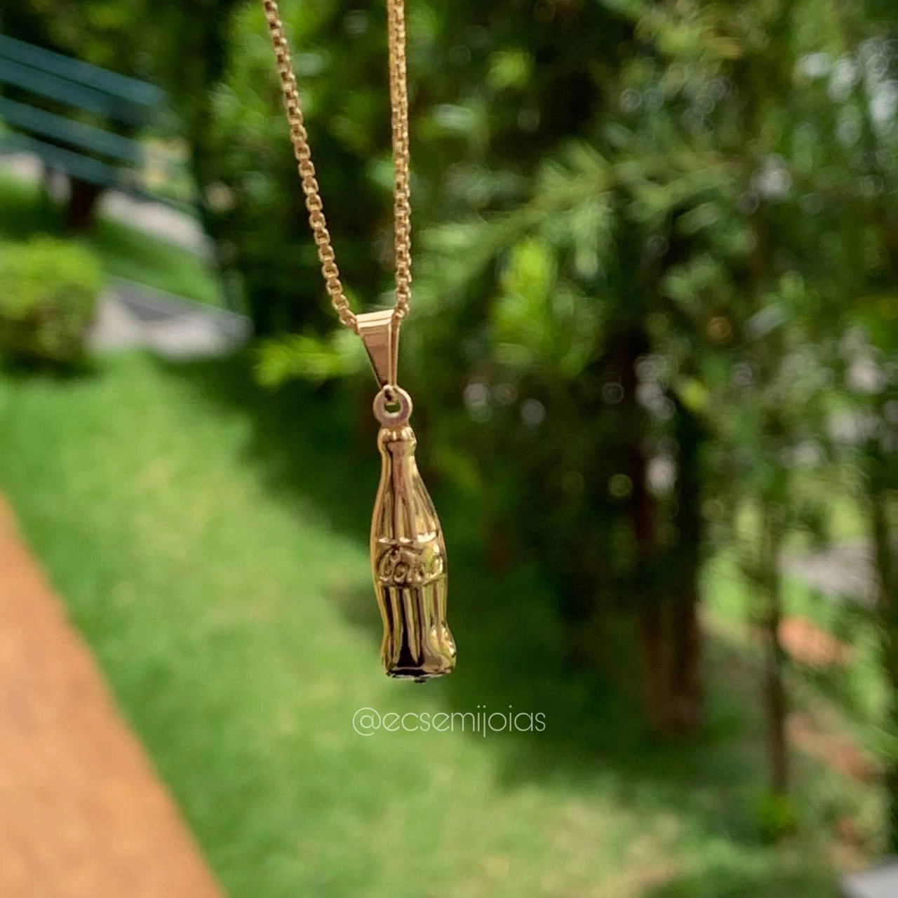 Pingente garrafa de Coca Cola- banhado a ouro 18k