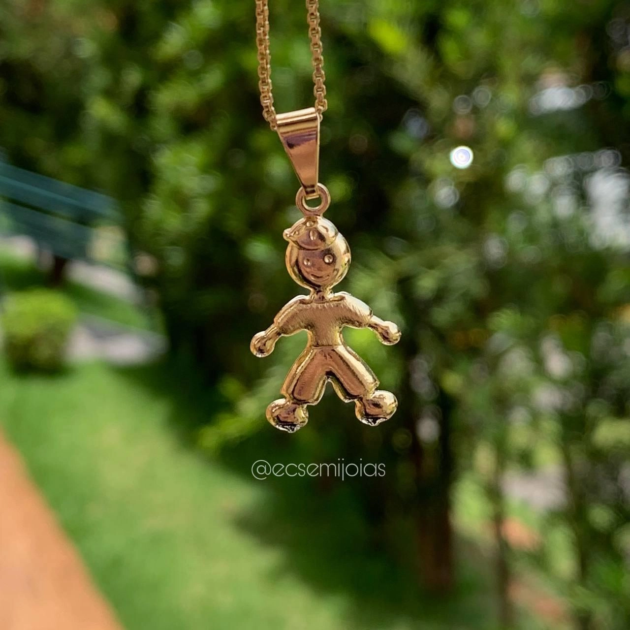 Pingente menino liso- banhado a ouro 18k