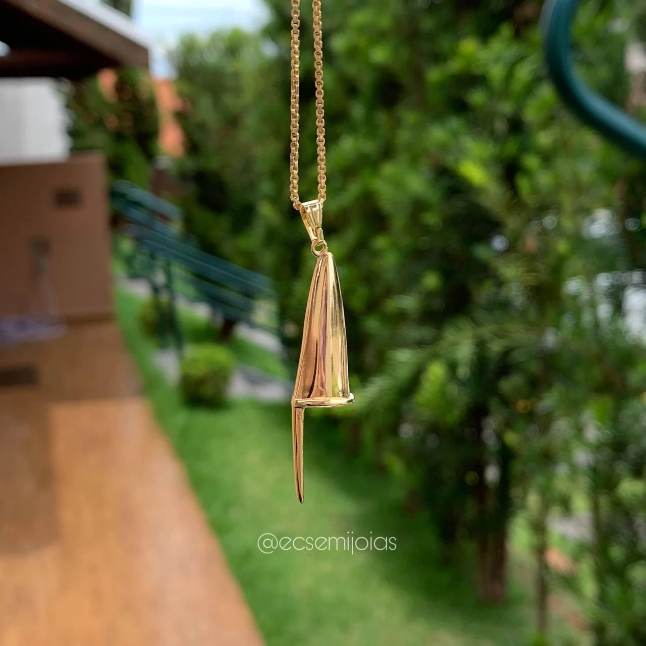 Pingente tampa de caneta lisa com tranqueta lisa- banhado a ouro 18k