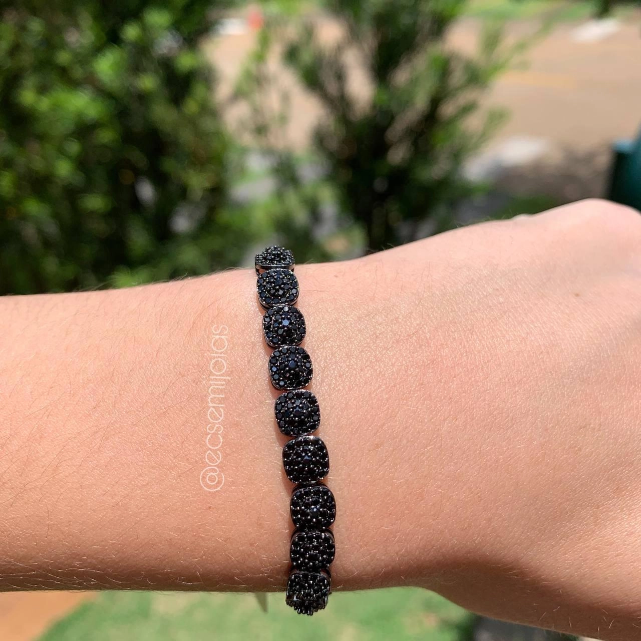 Pulseira c/ fileira de elos quadrados menores 100% cravejados