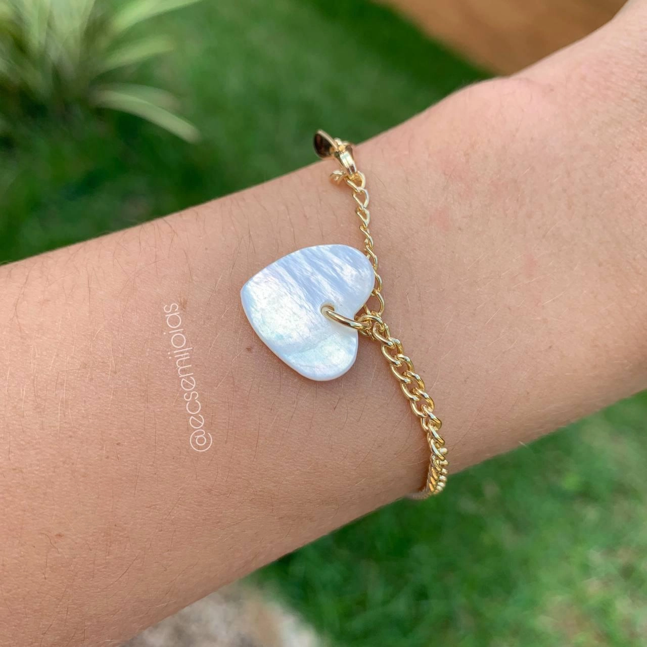 Pulseira com coração de madrepérola