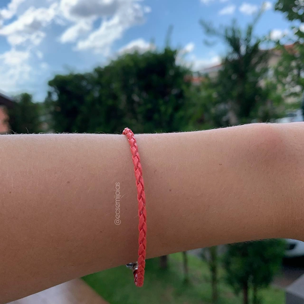 Pulseira de couro com fecho