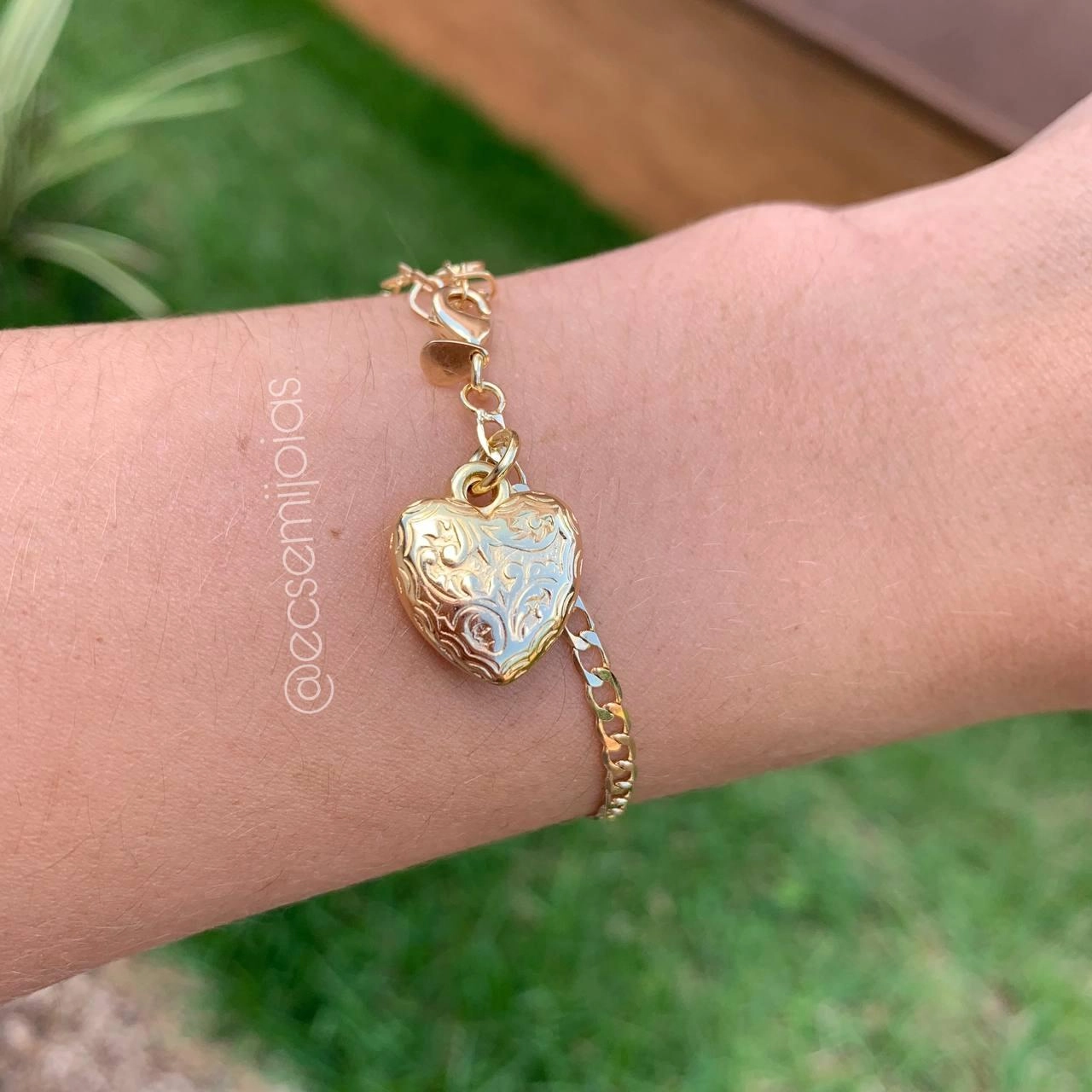 Pulseira grumet 1x1 com coração trabalhado pendurado