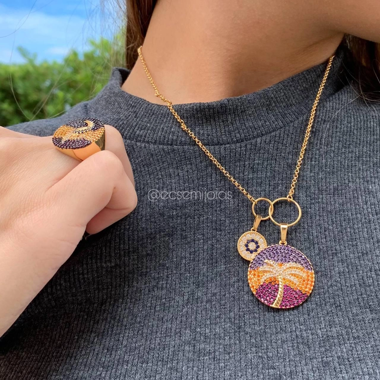 Conjunto brinco, colar e anel coqueiro e tucano cravejado - banhado a ouro 18k