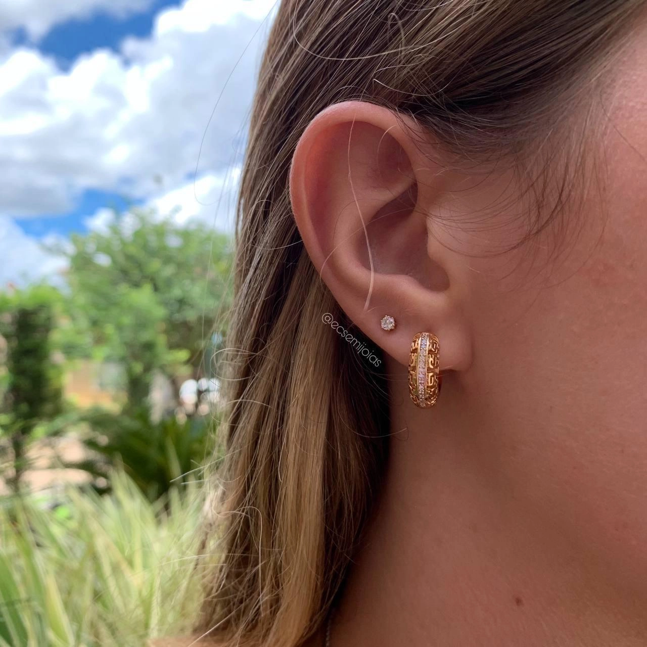 Conjunto anel e brinco trabalhado vazado cravejado - banhado a ouro 18k