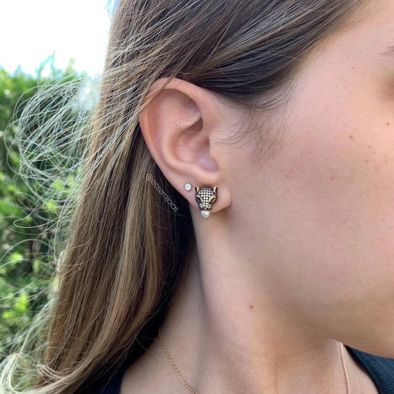 Conjunto de brinco e colar pantera cravejada com pérola - banhado a ouro 18k