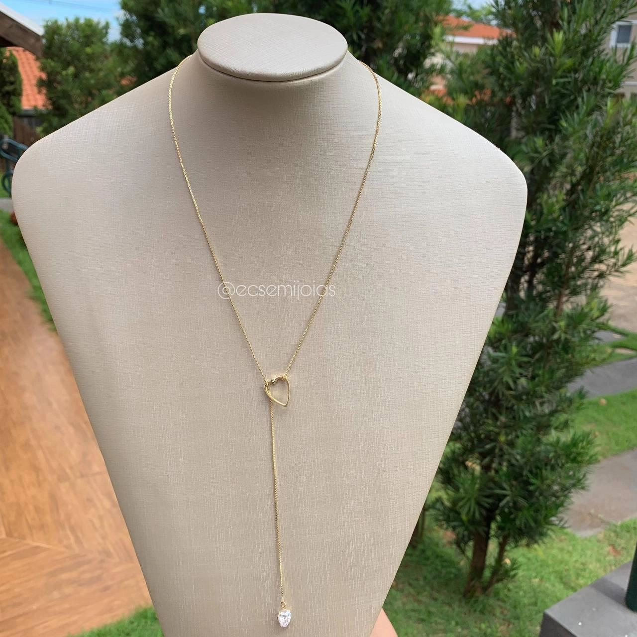 Conjunto de brinco e colar gravata de coração delicado - banhado a ouro 18k