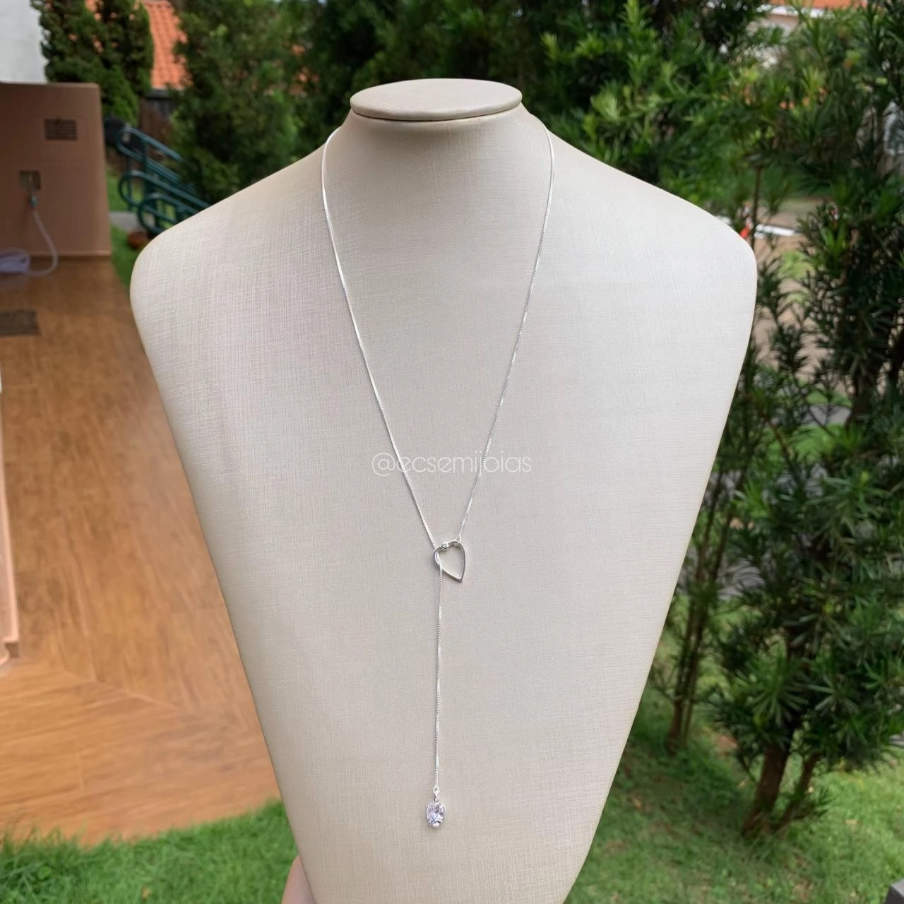 Conjunto de brinco e colar gravata de coração delicado - banhado a prata 925