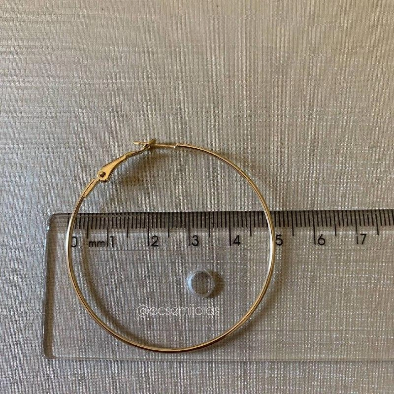 Brinco argola lisa de 5cm c/trava - banho de ouro 18k
