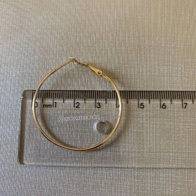 Brinco argola lisa de 4cm c/trava - banho de ouro 18k