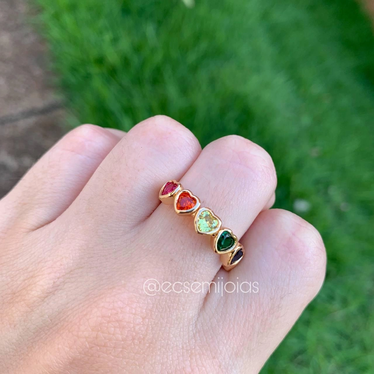 Anel de corações coloridos - banhado a ouro 18k