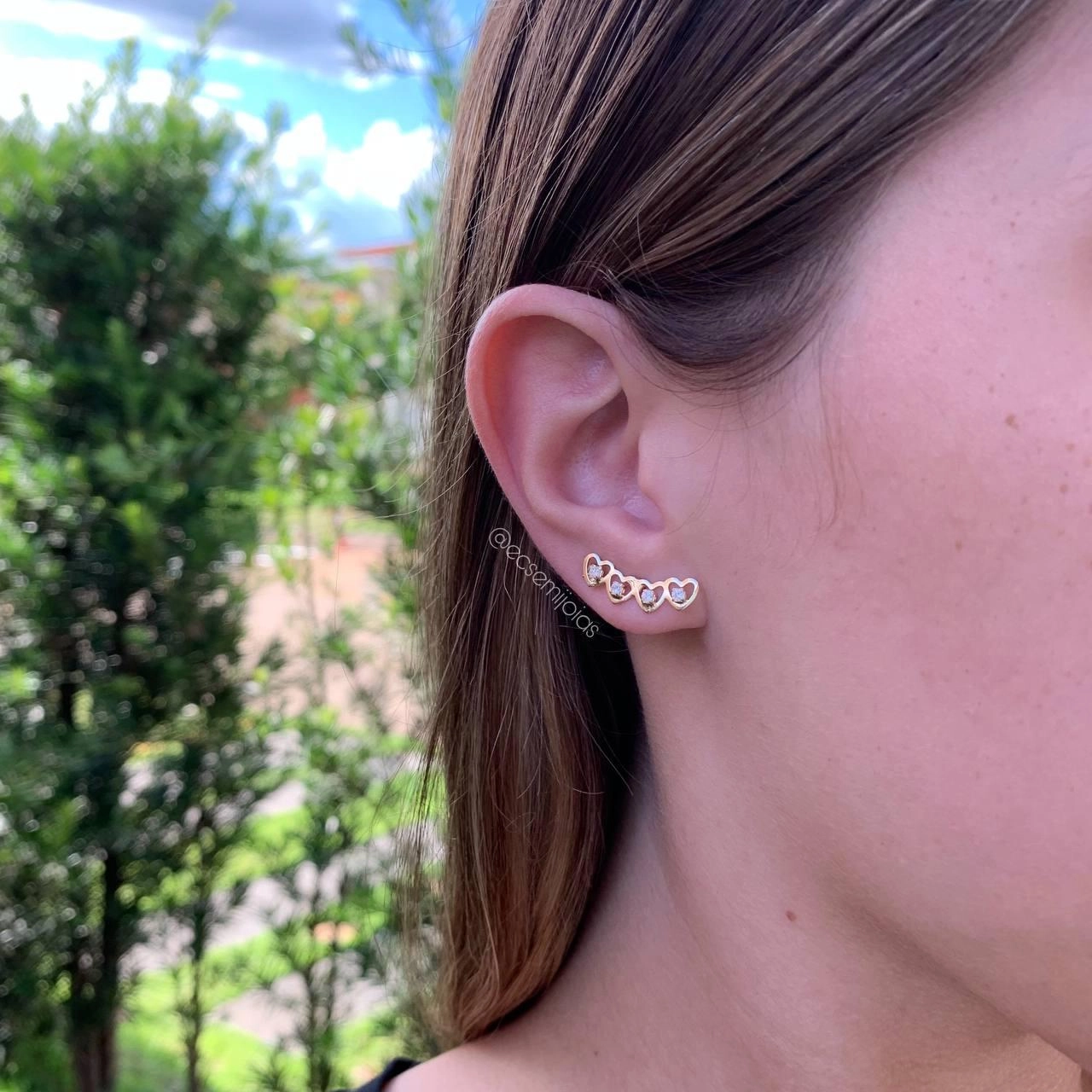 Brinco 4 corações com uma zircônia no centro  - banhada a ouro 18k