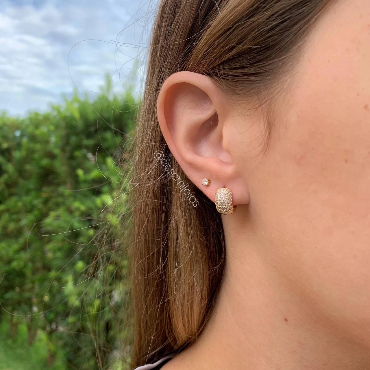 Brinco argola 7 fileiras - banhada a ouro 18k