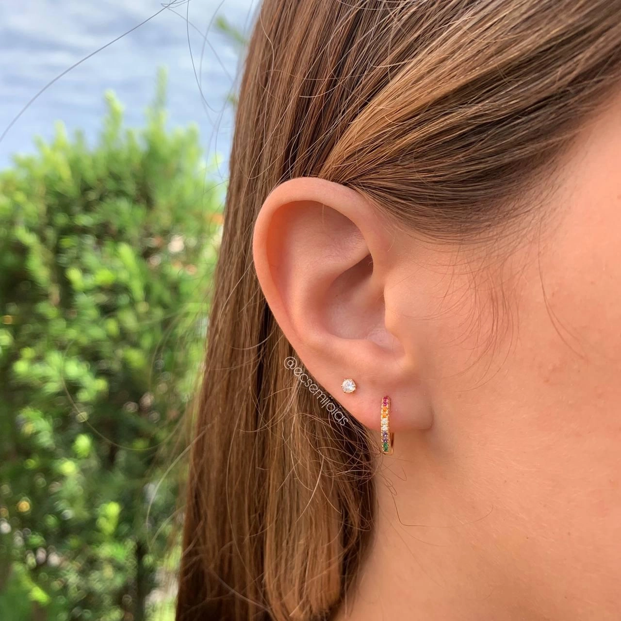 Brinco argola colorida - tamanho G - banhada a ouro 18k