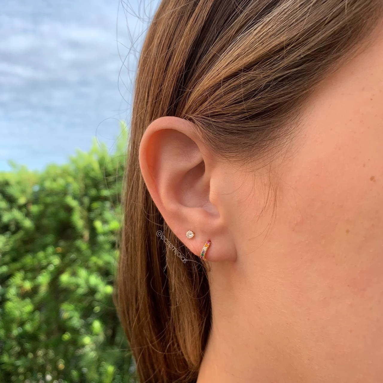 Brinco argola colorida - tamanho P - banhada a ouro 18k