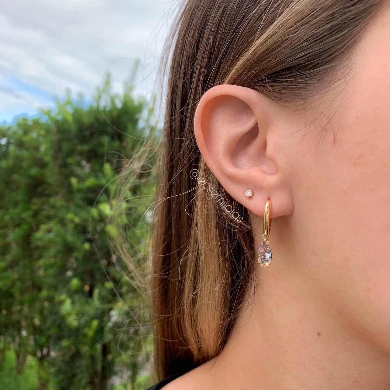 Brinco argola tranqueta com três gotas - banhado a ouro 18k