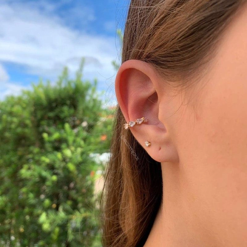 Brinco piercing 5 zircônias - banhado a ouro 18k
