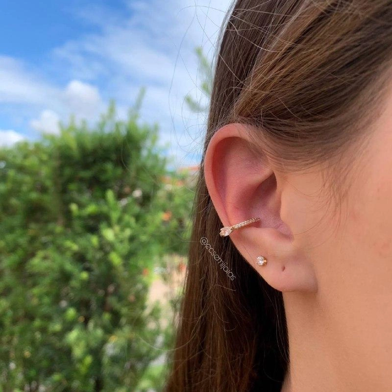 Brinco piercing cravejado com gota no centro   - banhado a ouro 18k