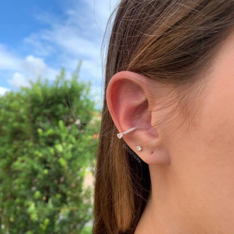 Brinco piercing cravejado com gota no centro   - banhado a prata 925