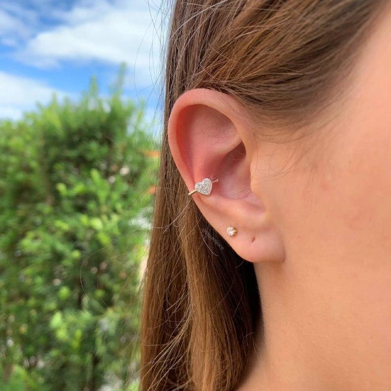 Brinco piercing delicado coração cravejado - banhado a prata 925