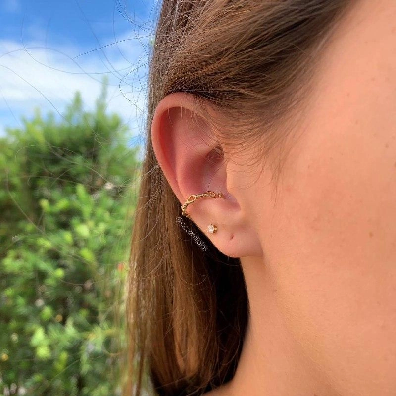 Brinco piercing elos torcido  - banhado a ouro 18k