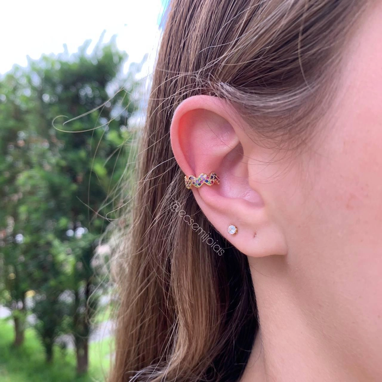 Brinco piercing ondulado cravejado - banhado a ouro 18k