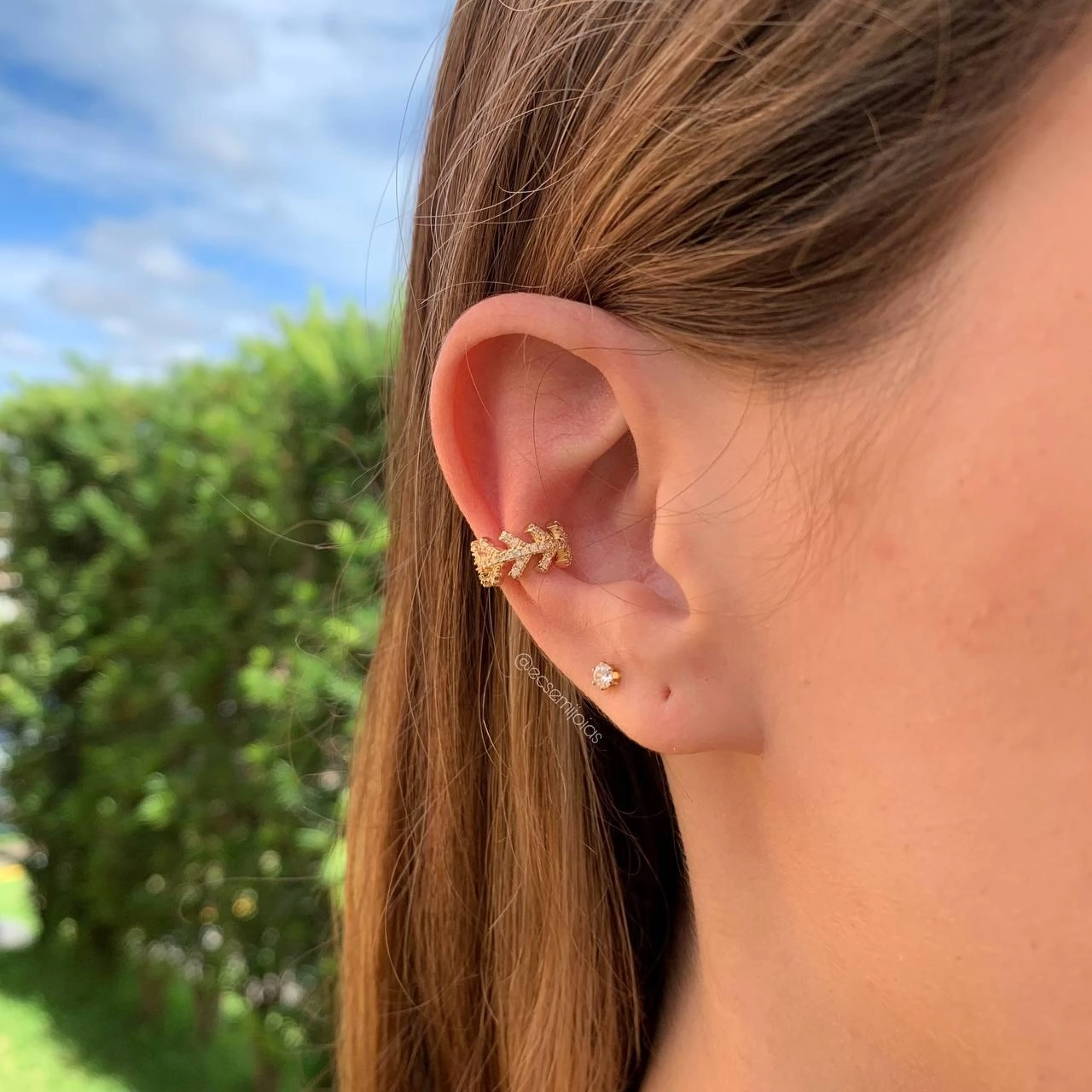 Brinco piercing setas cravejadas   - banhado a ouro 18k
