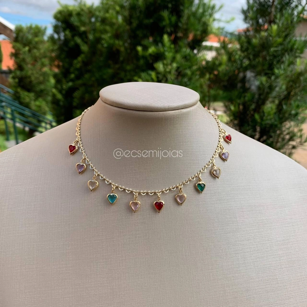 Choker 11 corações de pedra   - banhado a ouro 18k
