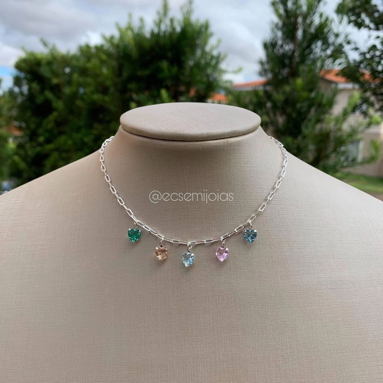 Choker 5 pedrinhas de coração coloridas delicada  - banhado a prata 925